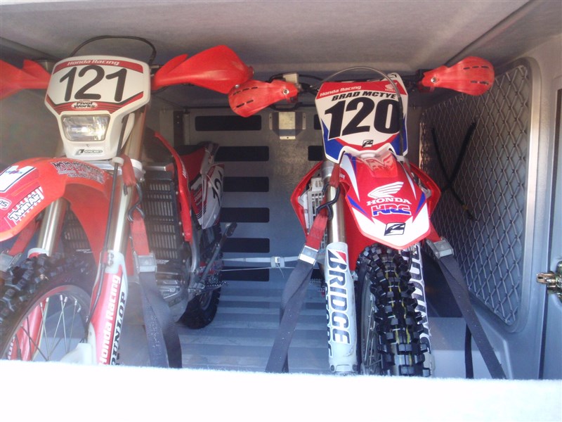 ENCLOSED BIKE TRAILER